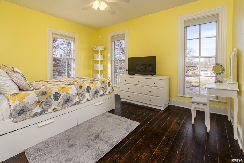 509 MAIN Street, Carbondale, Illinois 62901, 4 Bedrooms Bedrooms, 0 ,1 BathroomBathrooms,Residential,For Sale,MAIN,0,RMAEB458637