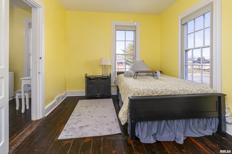 509 MAIN Street, Carbondale, Illinois 62901, 4 Bedrooms Bedrooms, 0 ,1 BathroomBathrooms,Residential,For Sale,MAIN,0,RMAEB458637