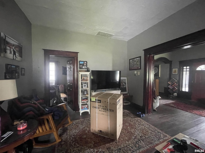 408 UNIVERSITY Avenue, Carbondale, Illinois 62901, 3 Bedrooms Bedrooms, 0 ,1 BathroomBathrooms,Residential,For Sale,UNIVERSITY,0,RMAEB458639