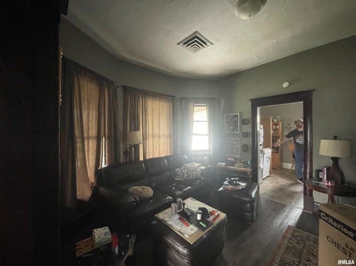 408 UNIVERSITY Avenue, Carbondale, Illinois 62901, 3 Bedrooms Bedrooms, 0 ,1 BathroomBathrooms,Residential,For Sale,UNIVERSITY,0,RMAEB458639
