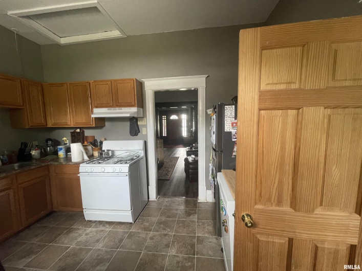 408 UNIVERSITY Avenue, Carbondale, Illinois 62901, 3 Bedrooms Bedrooms, 0 ,1 BathroomBathrooms,Residential,For Sale,UNIVERSITY,0,RMAEB458639