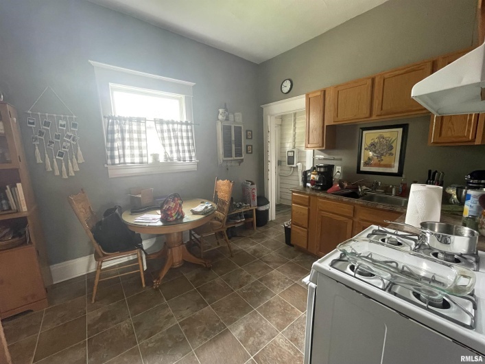 408 UNIVERSITY Avenue, Carbondale, Illinois 62901, 3 Bedrooms Bedrooms, 0 ,1 BathroomBathrooms,Residential,For Sale,UNIVERSITY,0,RMAEB458639