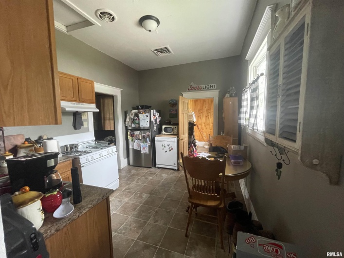 408 UNIVERSITY Avenue, Carbondale, Illinois 62901, 3 Bedrooms Bedrooms, 0 ,1 BathroomBathrooms,Residential,For Sale,UNIVERSITY,0,RMAEB458639