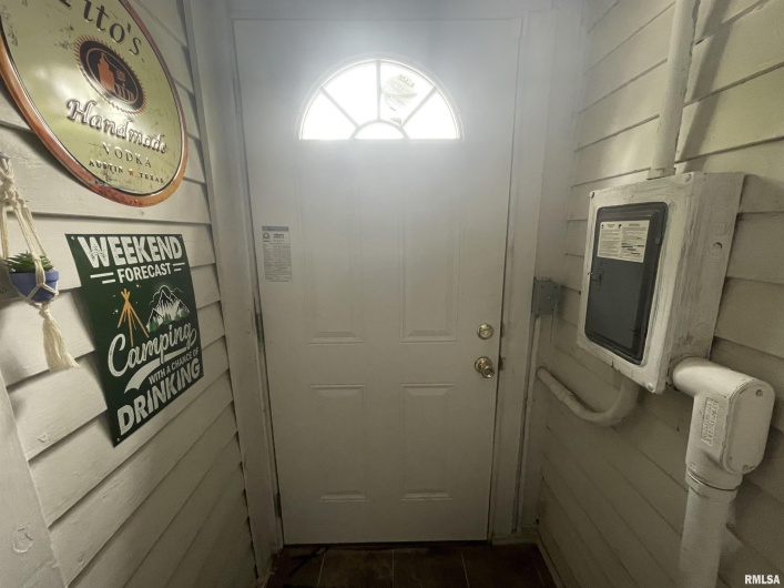408 UNIVERSITY Avenue, Carbondale, Illinois 62901, 3 Bedrooms Bedrooms, 0 ,1 BathroomBathrooms,Residential,For Sale,UNIVERSITY,0,RMAEB458639