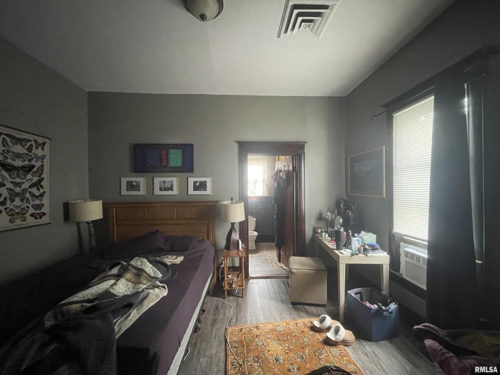 408 UNIVERSITY Avenue, Carbondale, Illinois 62901, 3 Bedrooms Bedrooms, 0 ,1 BathroomBathrooms,Residential,For Sale,UNIVERSITY,0,RMAEB458639