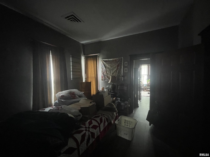 408 UNIVERSITY Avenue, Carbondale, Illinois 62901, 3 Bedrooms Bedrooms, 0 ,1 BathroomBathrooms,Residential,For Sale,UNIVERSITY,0,RMAEB458639