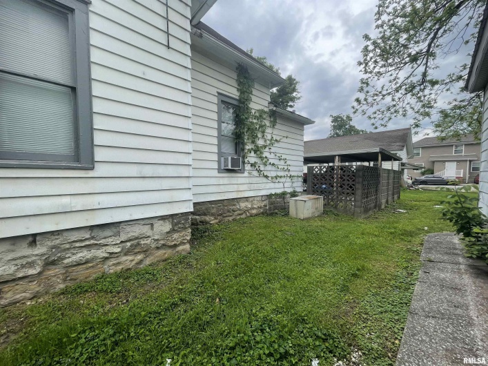 408 UNIVERSITY Avenue, Carbondale, Illinois 62901, 3 Bedrooms Bedrooms, 0 ,1 BathroomBathrooms,Residential,For Sale,UNIVERSITY,0,RMAEB458639