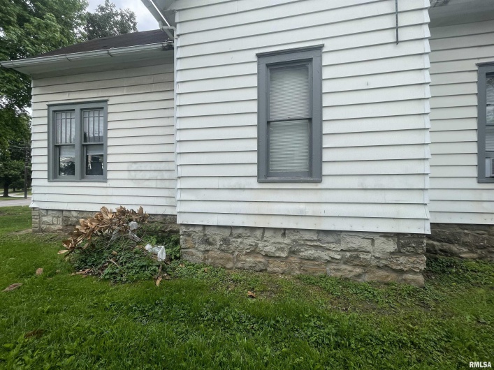 408 UNIVERSITY Avenue, Carbondale, Illinois 62901, 3 Bedrooms Bedrooms, 0 ,1 BathroomBathrooms,Residential,For Sale,UNIVERSITY,0,RMAEB458639
