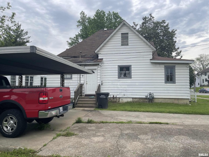 408 UNIVERSITY Avenue, Carbondale, Illinois 62901, 3 Bedrooms Bedrooms, 0 ,1 BathroomBathrooms,Residential,For Sale,UNIVERSITY,0,RMAEB458639