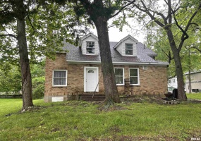 906 ELIZABETH Street, Carbondale, Illinois 62901, 6 Bedrooms Bedrooms, 0 ,2 BathroomsBathrooms,Residential,For Sale,ELIZABETH,0,RMAEB458640