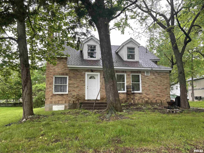 906 ELIZABETH Street, Carbondale, Illinois 62901, 6 Bedrooms Bedrooms, 0 ,2 BathroomsBathrooms,Residential,For Sale,ELIZABETH,0,RMAEB458640