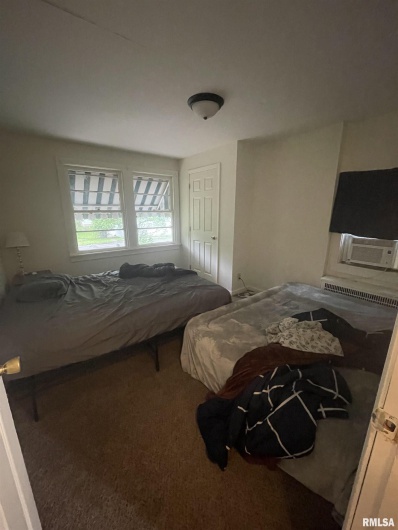 906 ELIZABETH Street, Carbondale, Illinois 62901, 6 Bedrooms Bedrooms, 0 ,2 BathroomsBathrooms,Residential,For Sale,ELIZABETH,0,RMAEB458640
