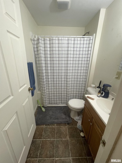906 ELIZABETH Street, Carbondale, Illinois 62901, 6 Bedrooms Bedrooms, 0 ,2 BathroomsBathrooms,Residential,For Sale,ELIZABETH,0,RMAEB458640