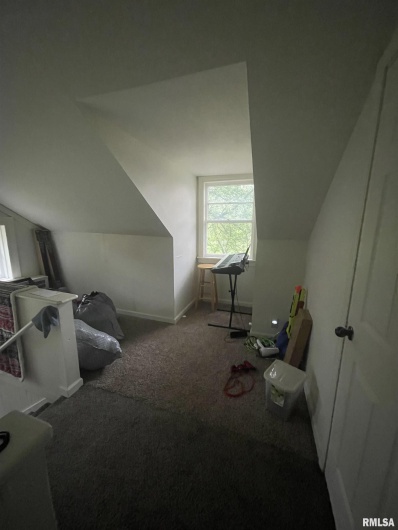 906 ELIZABETH Street, Carbondale, Illinois 62901, 6 Bedrooms Bedrooms, 0 ,2 BathroomsBathrooms,Residential,For Sale,ELIZABETH,0,RMAEB458640