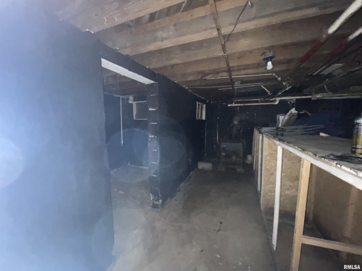906 ELIZABETH Street, Carbondale, Illinois 62901, 6 Bedrooms Bedrooms, 0 ,2 BathroomsBathrooms,Residential,For Sale,ELIZABETH,0,RMAEB458640