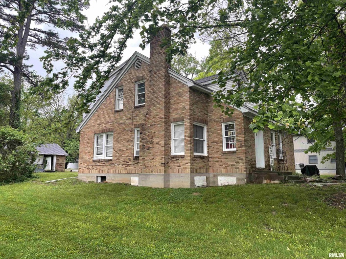 906 ELIZABETH Street, Carbondale, Illinois 62901, 6 Bedrooms Bedrooms, 0 ,2 BathroomsBathrooms,Residential,For Sale,ELIZABETH,0,RMAEB458640