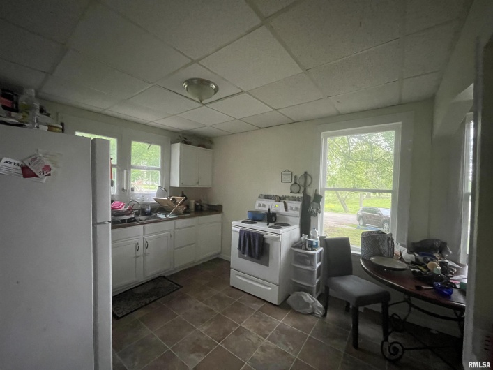 906 ELIZABETH Street, Carbondale, Illinois 62901, 6 Bedrooms Bedrooms, 0 ,2 BathroomsBathrooms,Residential,For Sale,ELIZABETH,0,RMAEB458640