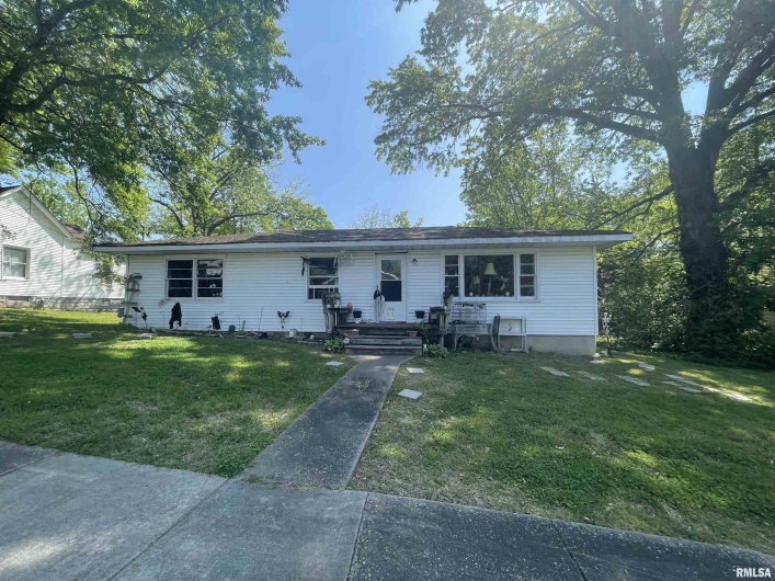115 FOREST Avenue, Carbondale, Illinois 62901, 3 Bedrooms Bedrooms, 0 ,1 BathroomBathrooms,Residential,For Sale,FOREST,0,RMAEB458642