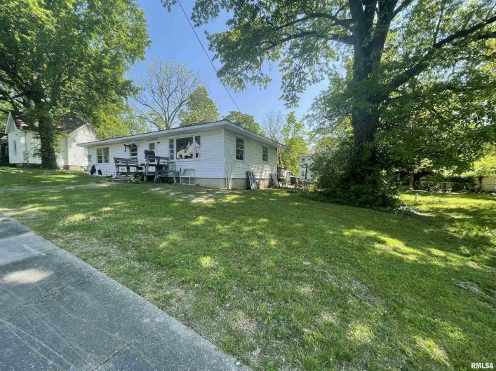 115 FOREST Avenue, Carbondale, Illinois 62901, 3 Bedrooms Bedrooms, 0 ,1 BathroomBathrooms,Residential,For Sale,FOREST,0,RMAEB458642