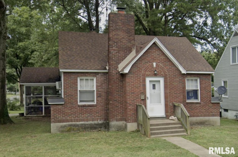 300 OAKLAND Avenue, Carbondale, Illinois 62901, 2 Bedrooms Bedrooms, 0 ,1 BathroomBathrooms,Residential,For Sale,OAKLAND,0,RMAEB458644