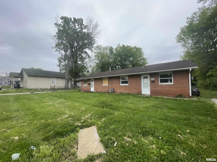 703 HIGH Street, Carbondale, Illinois 62901, 2 Bedrooms Bedrooms, 0 ,1 BathroomBathrooms,Residential,For Sale,HIGH,0,RMAEB458645