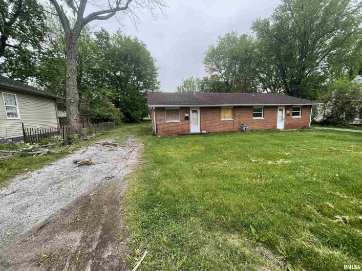 703 HIGH Street, Carbondale, Illinois 62901, 2 Bedrooms Bedrooms, 0 ,1 BathroomBathrooms,Residential,For Sale,HIGH,0,RMAEB458645