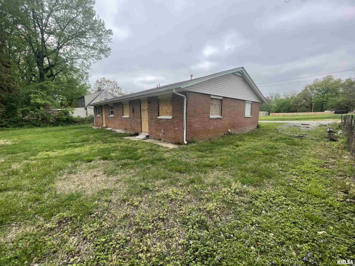 703 HIGH Street, Carbondale, Illinois 62901, 2 Bedrooms Bedrooms, 0 ,1 BathroomBathrooms,Residential,For Sale,HIGH,0,RMAEB458645