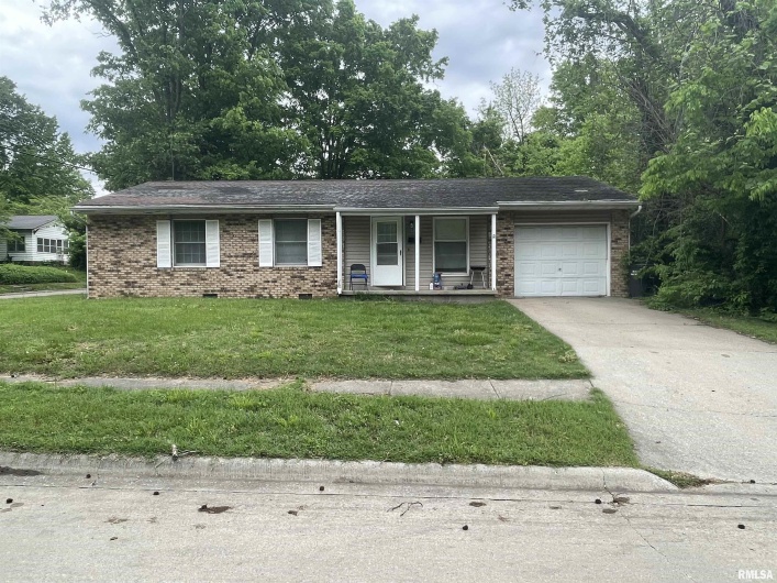 408 CHESTNUT Street, Carbondale, Illinois 62901, 3 Bedrooms Bedrooms, 0 ,1 BathroomBathrooms,Residential,For Sale,CHESTNUT,0,RMAEB458646