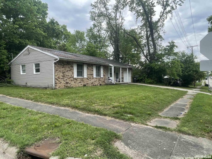 408 CHESTNUT Street, Carbondale, Illinois 62901, 3 Bedrooms Bedrooms, 0 ,1 BathroomBathrooms,Residential,For Sale,CHESTNUT,0,RMAEB458646