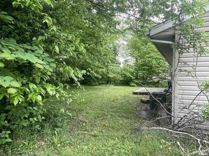 408 CHESTNUT Street, Carbondale, Illinois 62901, 3 Bedrooms Bedrooms, 0 ,1 BathroomBathrooms,Residential,For Sale,CHESTNUT,0,RMAEB458646