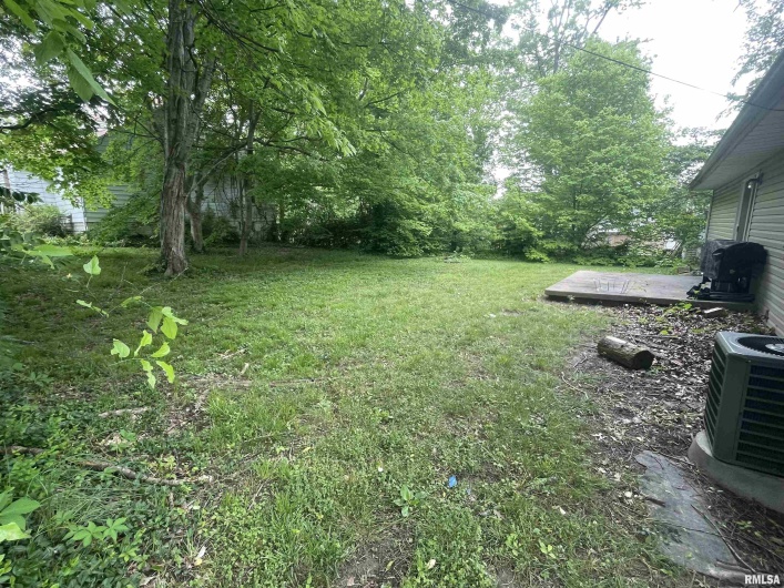 408 CHESTNUT Street, Carbondale, Illinois 62901, 3 Bedrooms Bedrooms, 0 ,1 BathroomBathrooms,Residential,For Sale,CHESTNUT,0,RMAEB458646