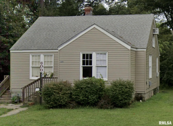 600 OAKLAND Avenue, Carbondale, Illinois 62901, 3 Bedrooms Bedrooms, 0 ,1 BathroomBathrooms,Residential,For Sale,OAKLAND,0,RMAEB458647