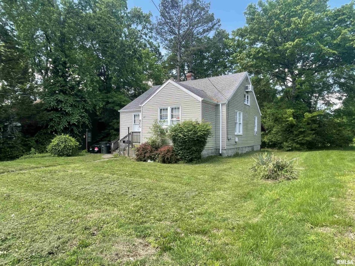600 OAKLAND Avenue, Carbondale, Illinois 62901, 3 Bedrooms Bedrooms, 0 ,1 BathroomBathrooms,Residential,For Sale,OAKLAND,0,RMAEB458647
