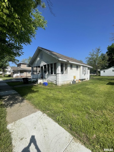306 CHERRY Street, Carbondale, Illinois 62901, 2 Bedrooms Bedrooms, 0 ,1 BathroomBathrooms,Residential,For Sale,CHERRY,0,RMAEB458648