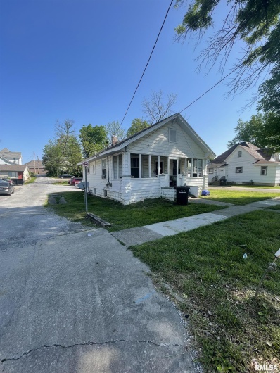 306 CHERRY Street, Carbondale, Illinois 62901, 2 Bedrooms Bedrooms, 0 ,1 BathroomBathrooms,Residential,For Sale,CHERRY,0,RMAEB458648
