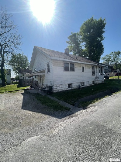 306 CHERRY Street, Carbondale, Illinois 62901, 2 Bedrooms Bedrooms, 0 ,1 BathroomBathrooms,Residential,For Sale,CHERRY,0,RMAEB458648