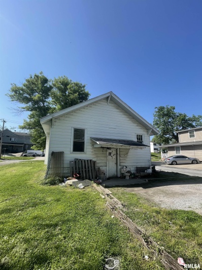 306 CHERRY Street, Carbondale, Illinois 62901, 2 Bedrooms Bedrooms, 0 ,1 BathroomBathrooms,Residential,For Sale,CHERRY,0,RMAEB458648
