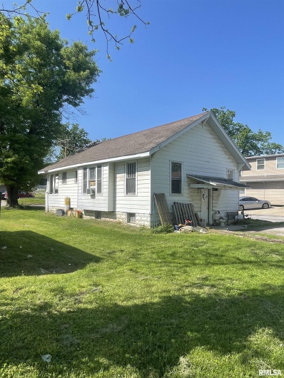 306 CHERRY Street, Carbondale, Illinois 62901, 2 Bedrooms Bedrooms, 0 ,1 BathroomBathrooms,Residential,For Sale,CHERRY,0,RMAEB458648