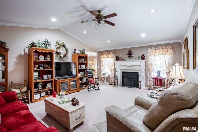 805 New Day Way, Marion, Illinois 62959, 4 Bedrooms Bedrooms, 0 ,2 BathroomsBathrooms,Residential,For Sale,New Day,0,RMAQC4264981