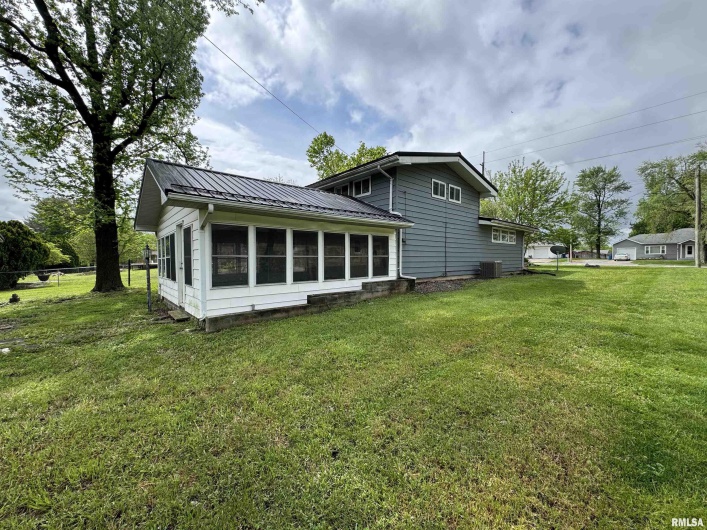 411 SPRINGFIELD Avenue, Anna, Illinois 62906, 3 Bedrooms Bedrooms, 0 ,2 BathroomsBathrooms,Residential,For Sale,SPRINGFIELD,0,RMAEB457855