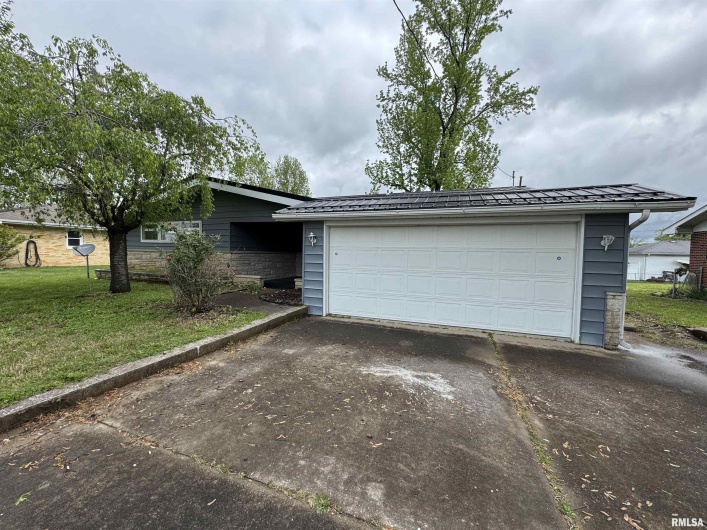 411 SPRINGFIELD Avenue, Anna, Illinois 62906, 3 Bedrooms Bedrooms, 0 ,2 BathroomsBathrooms,Residential,For Sale,SPRINGFIELD,0,RMAEB457855