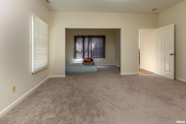 2129 MEADOW Lane, Carbondale, Illinois 62901, 4 Bedrooms Bedrooms, 0 ,3 BathroomsBathrooms,Residential,For Sale,MEADOW,0,RMAEB454972