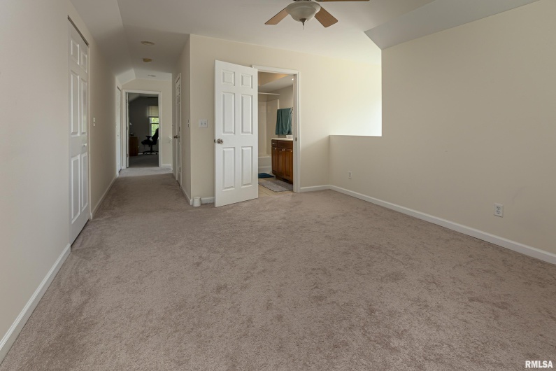 2129 MEADOW Lane, Carbondale, Illinois 62901, 4 Bedrooms Bedrooms, 0 ,3 BathroomsBathrooms,Residential,For Sale,MEADOW,0,RMAEB454972