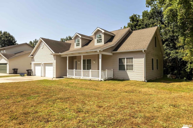 2129 MEADOW Lane, Carbondale, Illinois 62901, 4 Bedrooms Bedrooms, 0 ,3 BathroomsBathrooms,Residential,For Sale,MEADOW,0,RMAEB454972