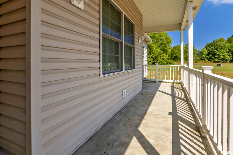 2129 MEADOW Lane, Carbondale, Illinois 62901, 4 Bedrooms Bedrooms, 0 ,3 BathroomsBathrooms,Residential,For Sale,MEADOW,0,RMAEB454972