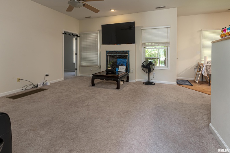 2129 MEADOW Lane, Carbondale, Illinois 62901, 4 Bedrooms Bedrooms, 0 ,3 BathroomsBathrooms,Residential,For Sale,MEADOW,0,RMAEB454972