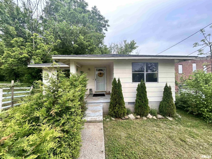 104 MAPLE Street, Cobden, Illinois 62920, 2 Bedrooms Bedrooms, 0 ,1 BathroomBathrooms,Residential,For Sale,MAPLE,0,RMAEB457858