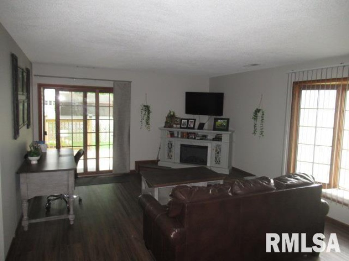 209 8TH Street, Herrin, Illinois 62948, 2 Bedrooms Bedrooms, 0 ,2 BathroomsBathrooms,Residential,For Sale,8TH,0,RMAEB458670