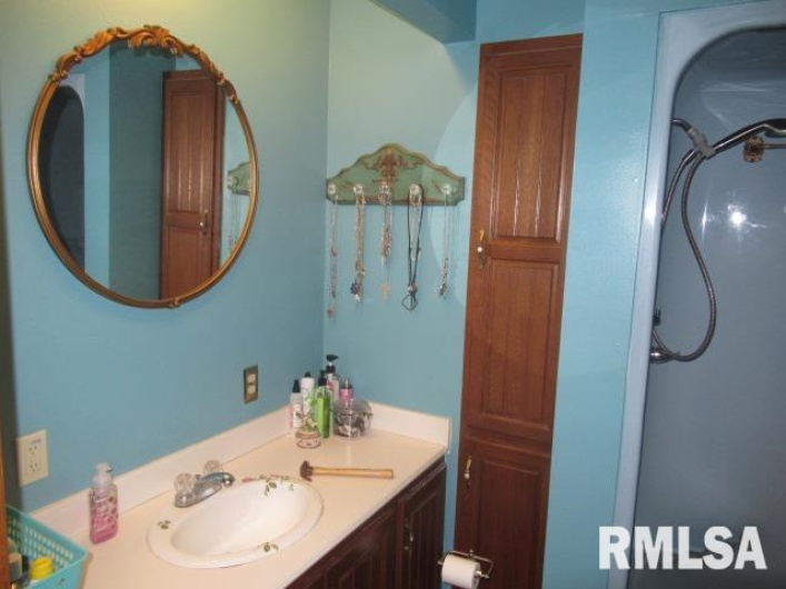 209 8TH Street, Herrin, Illinois 62948, 2 Bedrooms Bedrooms, 0 ,2 BathroomsBathrooms,Residential,For Sale,8TH,0,RMAEB458670