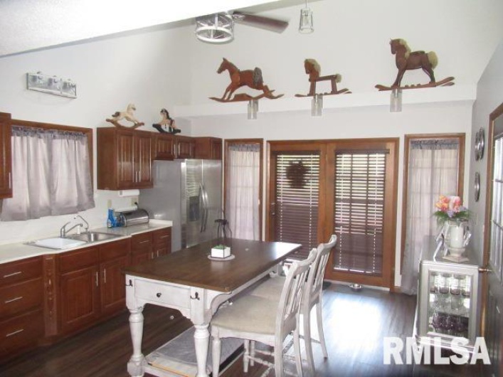 209 8TH Street, Herrin, Illinois 62948, 2 Bedrooms Bedrooms, 0 ,2 BathroomsBathrooms,Residential,For Sale,8TH,0,RMAEB458670